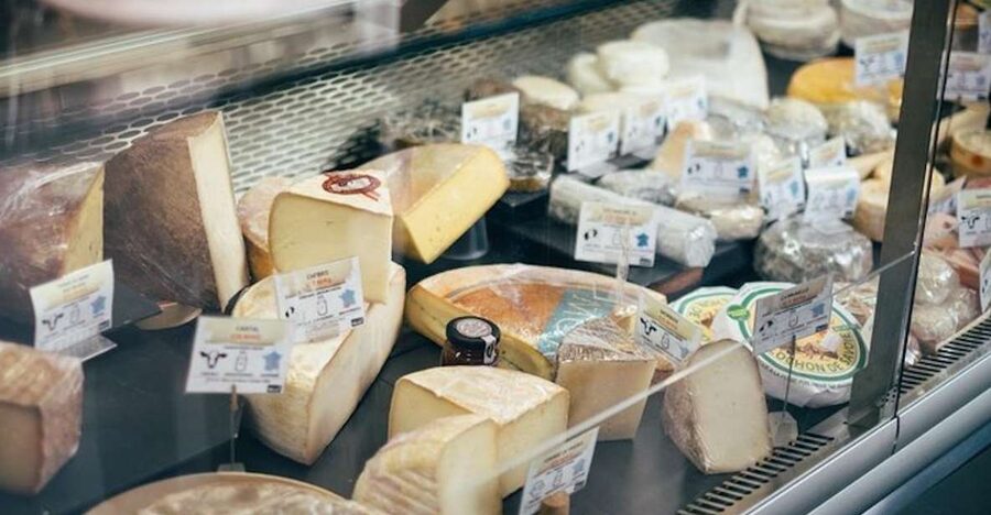 Edinburgh: Cheese Crawl with Local Guide - Cheese facts with a quiz: how the guide keeps it fun (not lecturing)
