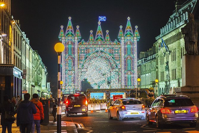 Edinburgh Christmas Tour, Highlights & Hidden Gems with a Local - Warming Up in a Local Pub With Your Host