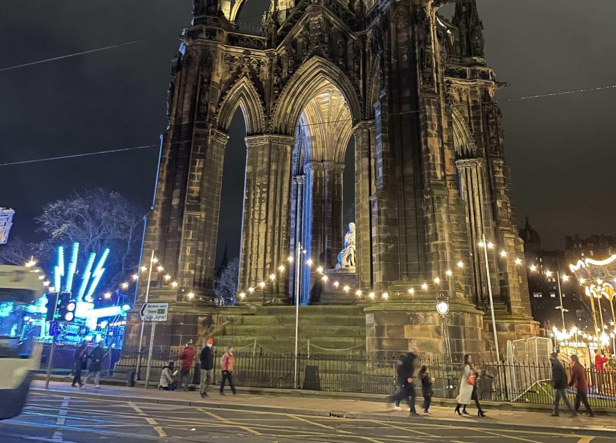 Edinburgh: Christmas Walking Tour with Gingerbread Treat - Who this tour is best for (and who should think twice)
