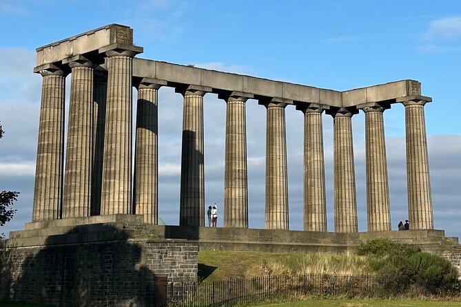 Edinburgh City 4-Hour Private Guided Black Taxi Tour Experience - The Edinburgh viewpoint and palace mix: Holyrood, Castle views, and Arthur’s Seat