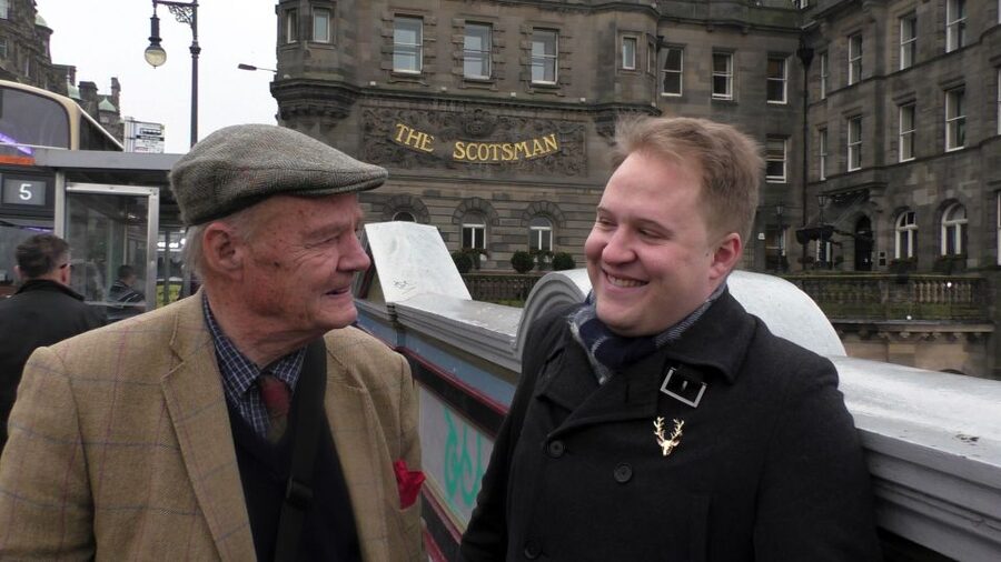 Edinburgh: City Highlights Private Guided Walking Tour - Price and value: $353 per group up to 10