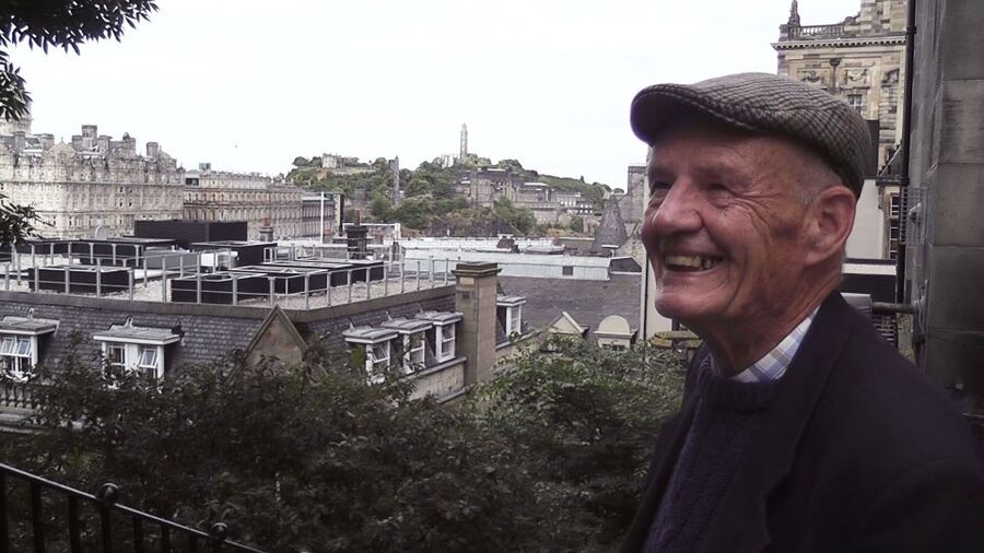Edinburgh: City Highlights Private Guided Walking Tour - Crossing into the New Town: Princes Street as your city reset