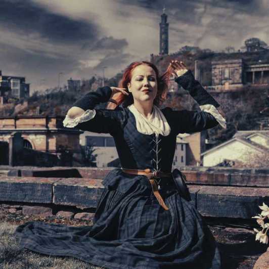 Edinburgh: Crime and Punishment Walking Tour - Meeting St Giles’ Cathedral and the costumed-guide vibe