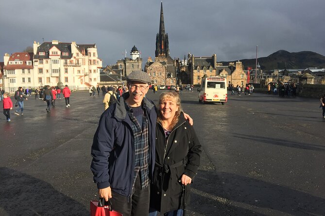 Edinburgh Custom Private Tour with a Local, see the city unscripted - Royal Mile stories: walking the main stage without walking in circles
