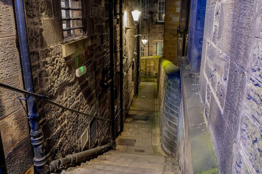 Edinburgh: Dark Secrets of the Old Town Ghost Walking Tour - Witch and warlock trials around Old Town: why fear turned into fire
