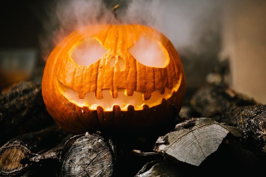 Edinburgh: Dark Secrets of the Old Town Halloween Tour - Meeting at Advocates Close: starting in the heart of the Old Town