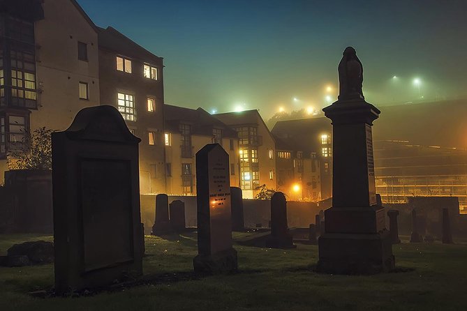 Edinburgh Darkside Walking Tour: Mysteries, Murder and Legends - Canongate Kirkyard: a calmer stop and a different cemetery mood