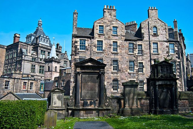 Edinburgh Darkside Walking Tour: Mysteries, Murder and Legends - Ending at the Royal Mile pub: warm drinks after cold stories
