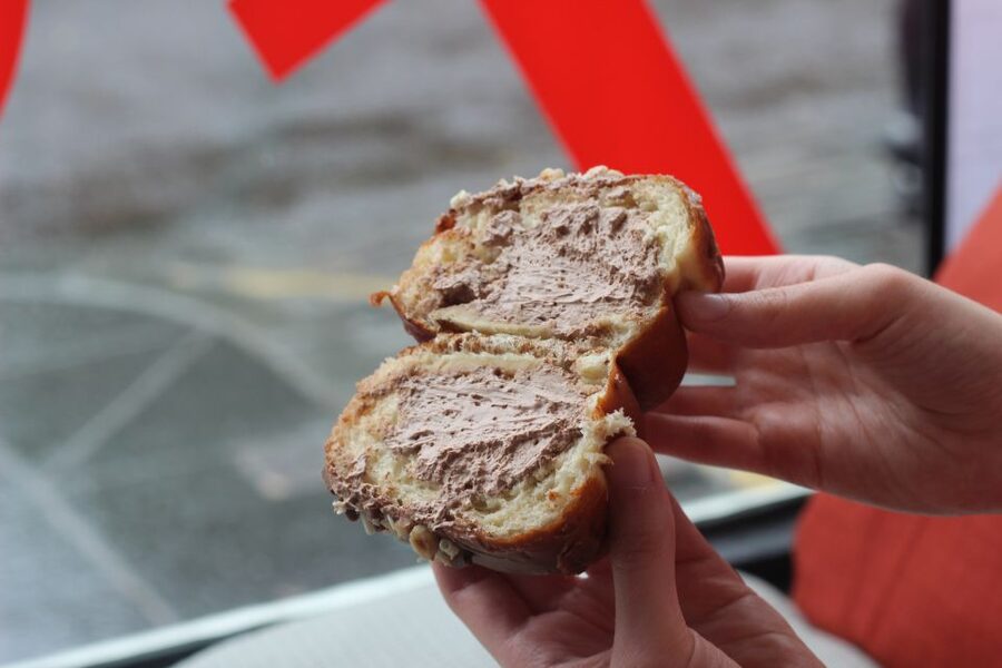 Edinburgh: Donuts, Sweet Treats & the Royal Mile Adventure - Why the Price Feels Fair: Multiple Stops Plus a Real Guide