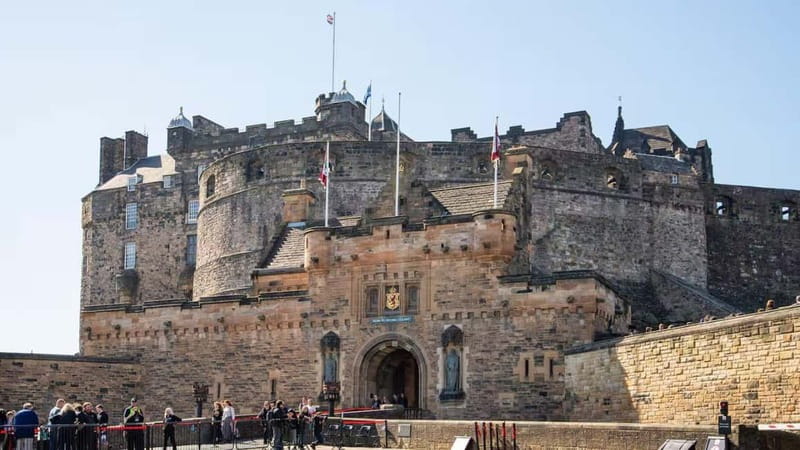 Edinburgh: Edinburgh Castle Guided History Tour with Tickets - Should you book this Edinburgh Castle guided history tour?
