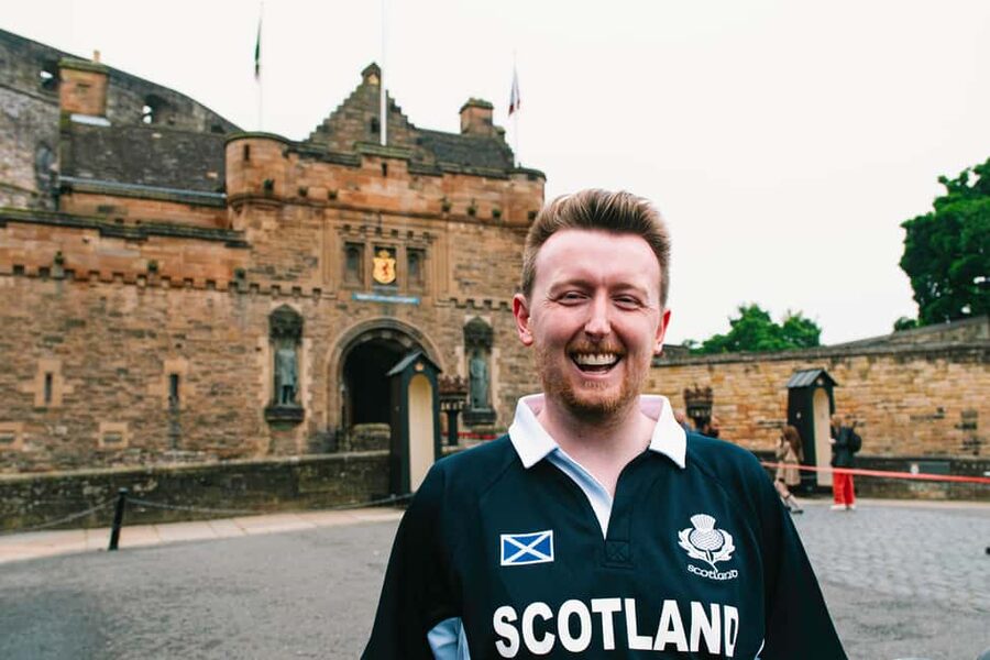 Edinburgh: Edinburgh Castle Tickets & Tour with Kilted Guide - The 90-Minute Walk Through Castle Rock: how the tour flows