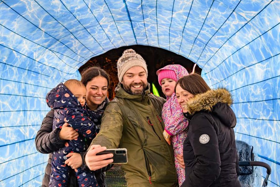 Edinburgh: Edinburgh Zoo Giant Lanterns Entry Tickets - Festive food and drinks along the way