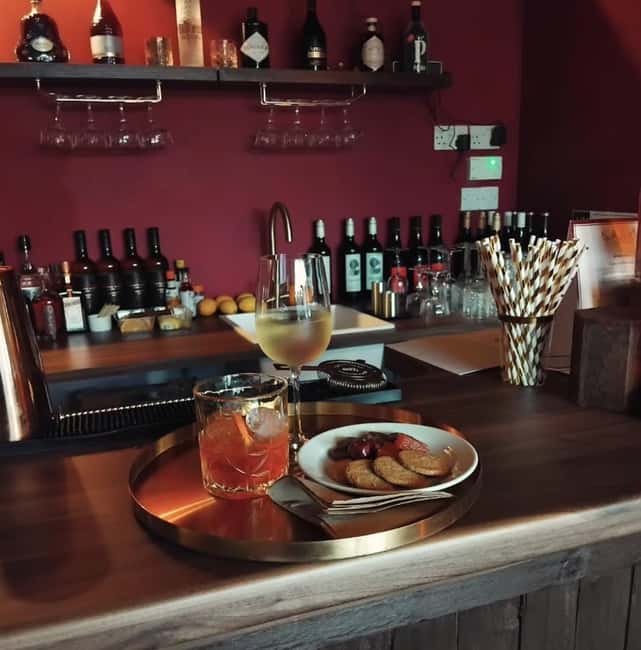 Edinburgh: English Wine and Scottish Cheese Tasting - Two whites, two pairings: learning how cheese changes the flavor story