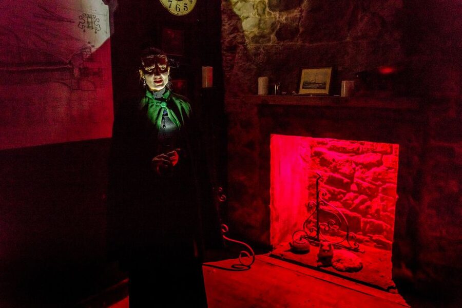 Edinburgh: Evening Underground Ghost Tour - The Royal Mile Stretch: Short, Active, and Built for Atmosphere
