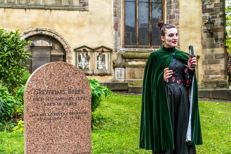 Edinburgh: Evening Underground Ghost Tour - The Acting Factor: Guides, Character, and Why People Love the Show