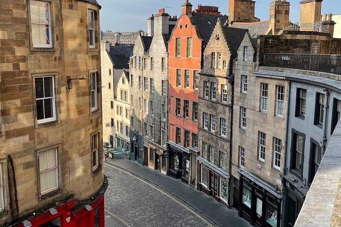 Edinburgh Experience By Car - Greyfriars Bobby and the older church stop