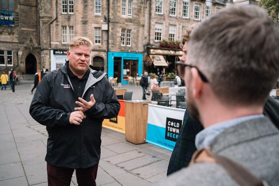 Edinburgh: Food Tour with drinks - The Hidden Side Street Finish Near the Old Flodden Wall