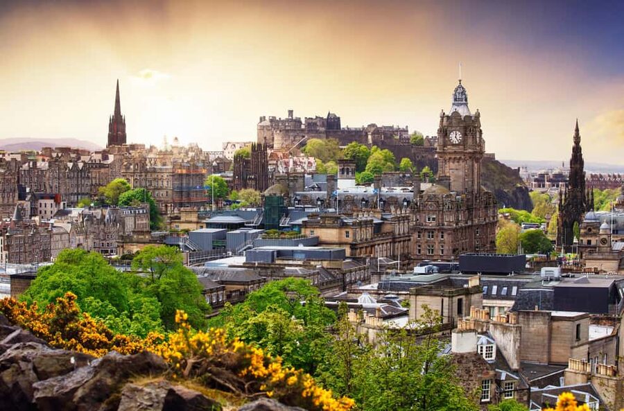 Edinburgh: Food Tour with Scotch, Haggis, Secret Dish & More - Haggis, Neeps & Tatties: The Bite That Teaches You the Most