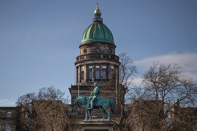 Edinburgh Full Day Walking Tour with Castle Included -Small Group - Victoria Street and Writers’ Museum vibes before the castle climb