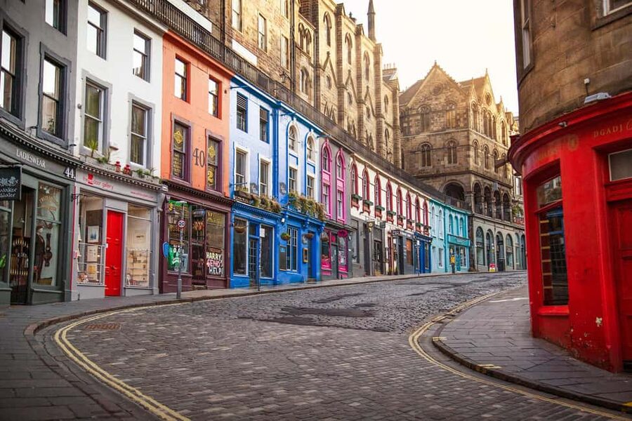 Edinburgh: Full-Day Walking Tour with Edinburgh Castle - Key highlights to look for