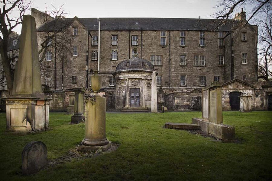 Edinburgh: Full-Day Walking Tour with Edinburgh Castle - Lunch break and pacing: 5.5 hours that actually feel manageable