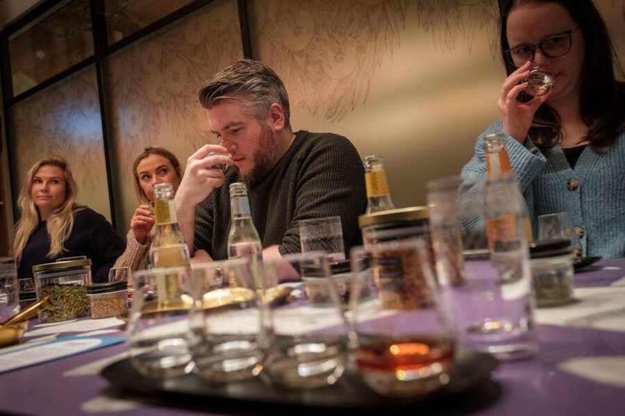 Edinburgh: Gin Distillery Tour and Tasting - Stillhouse time: seeing distillation and its secrets