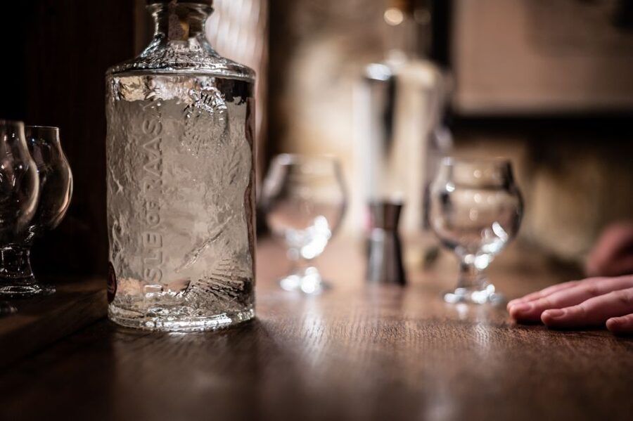 Edinburgh: Gin Tasting at Underground Venue - The tonic water story: from medicinal use to the perfect mixer