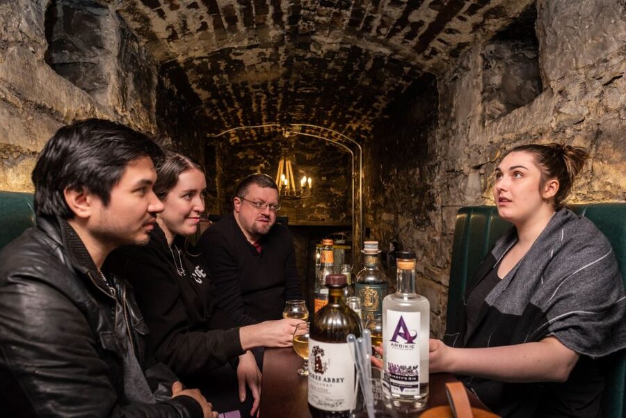 Edinburgh: Gin Tasting at Underground Venue - The underground venue: The Lost Close makes it feel like theatre