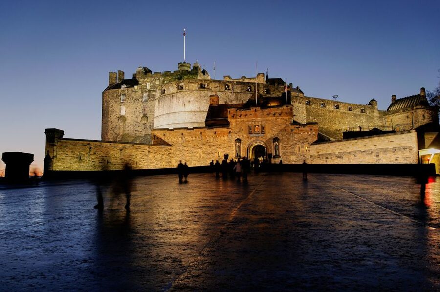 Edinburgh: Guided Ghost Walking Tour - Niddry’s Wynd vaults: underground streets under South Bridge