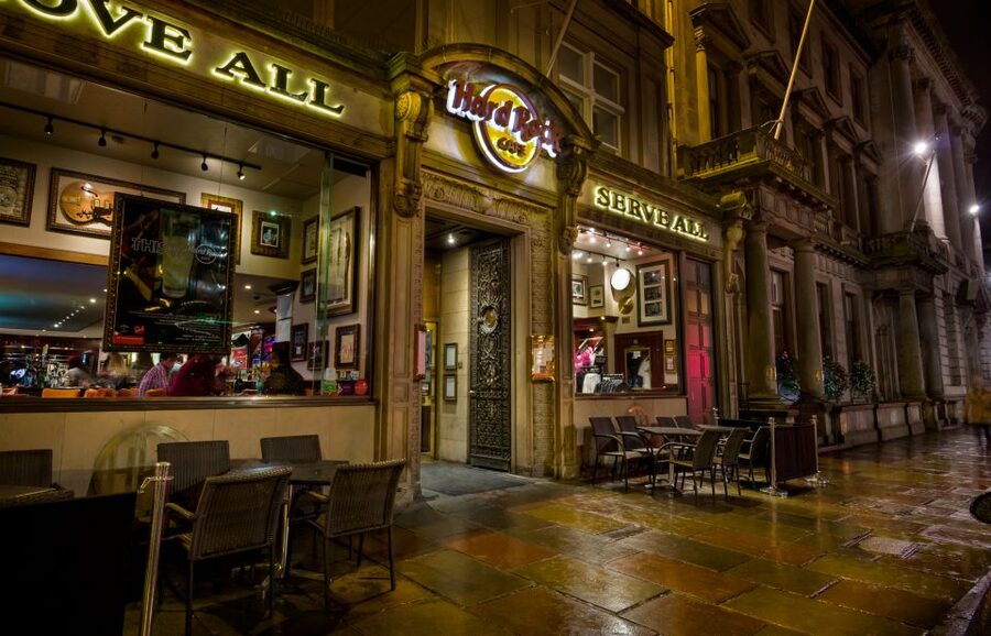 Edinburgh: Hard Rock Cafe with Set Menu for Lunch or Dinner - Hard Rock Cafe Edinburgh’s spot: easy to combine with top sights