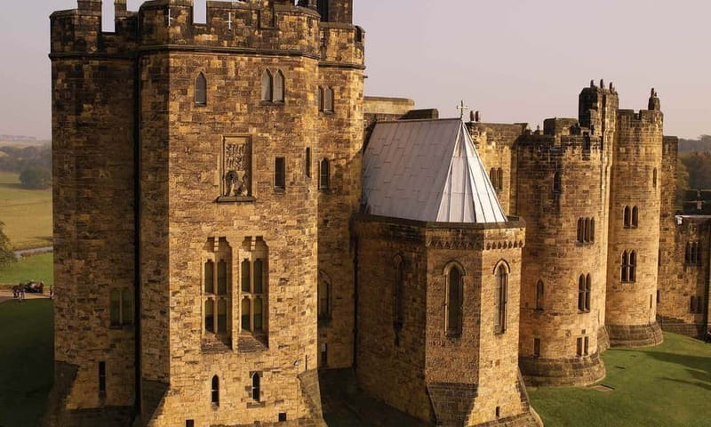 Edinburgh: Harry Potter and English Castles Tour in Spanish - Spanish-guided border crossing: how this day trip is set up