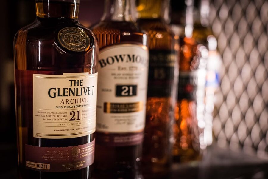 Edinburgh: Harry Potter Guided Tour With A Whisky Tasting - Waverley Train Station: where wizard journeys start