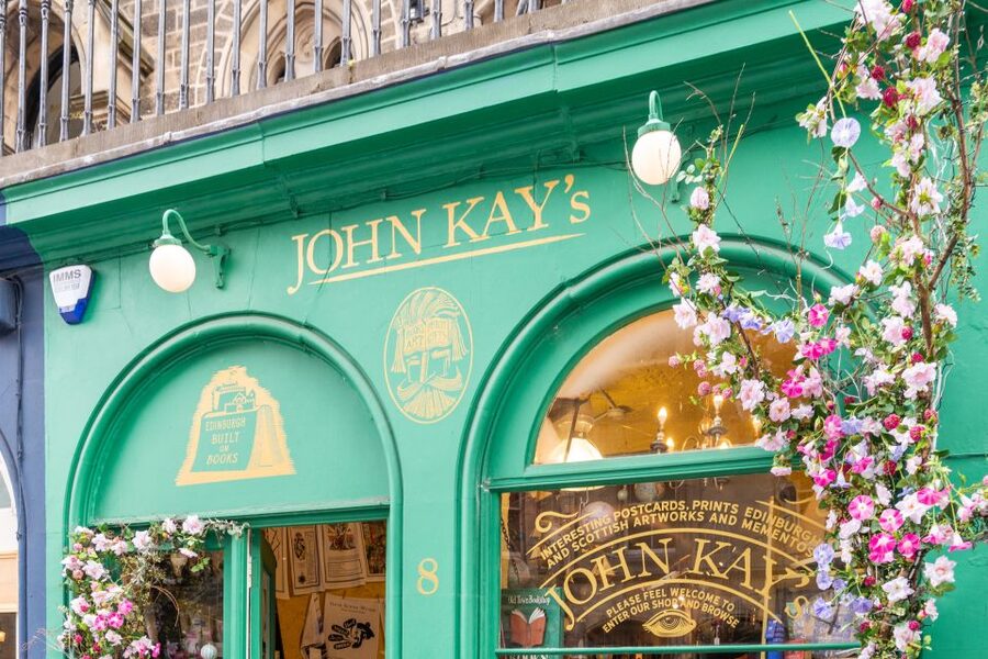 Edinburgh: Harry Potter Magical Guided Walking Tour - Royal Mile: the spine of Edinburgh (and of the storytelling)