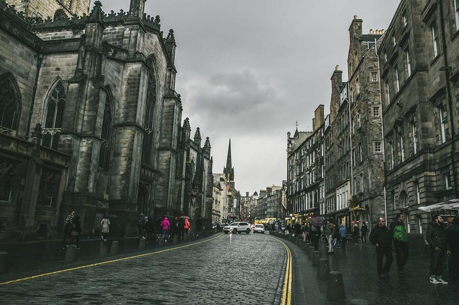 Edinburgh: Harry Potter Origins Tour & Gin Tasting Combo - Ending near City Chambers, then heading to The Lost Close
