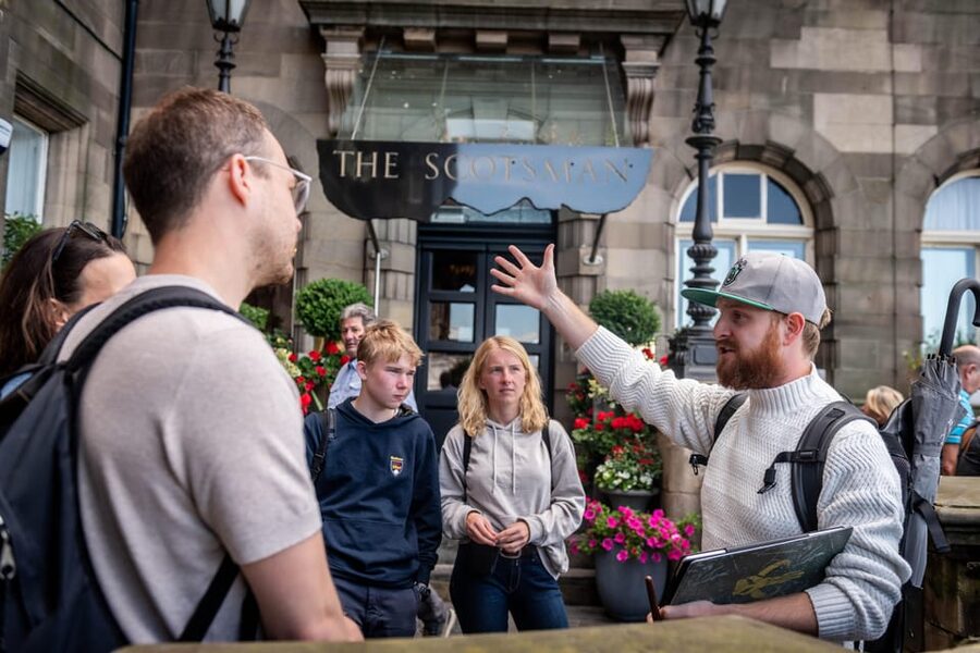 Edinburgh: Harry Potter Tour & Palace of Holyrood Entry - Tron Kirk Market to Waverley Station: the Royal Mile warm-up