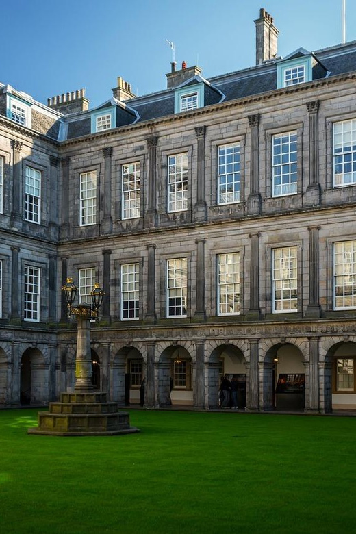 Edinburgh: Harry Potter Tour & Palace of Holyrood Entry - Elephant Café by Victoria Street: the creativity stop