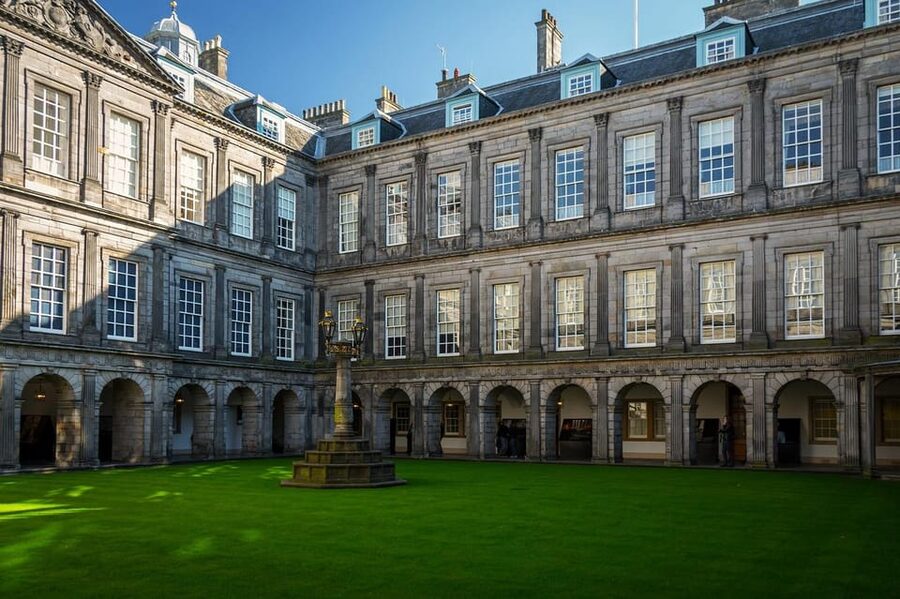 Edinburgh: Harry Potter Tour & Palace of Holyrood Entry - Edinburgh City Chambers finish: learning how the author left a mark