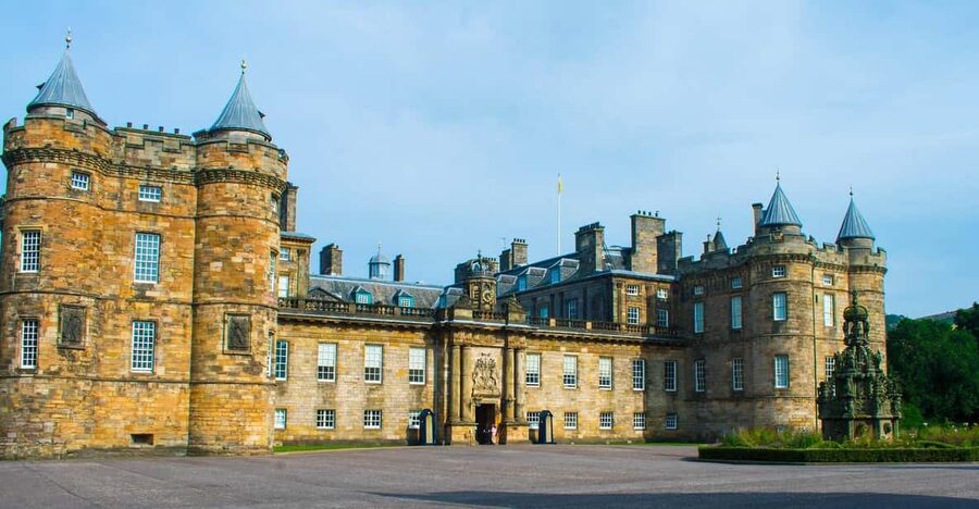 Edinburgh: Harry Potter Tour & Palace of Holyrood Entry - Old College at the University of Edinburgh: why campus settings matter