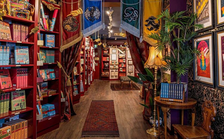 Edinburgh: Harry Potter Walking Tour - Royal Mile start: meeting the red badge fast
