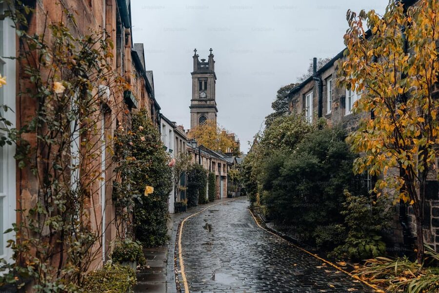 Edinburgh: Harry Potter Walking Tour with Dungeon Entry - What to bring (and what to leave behind)