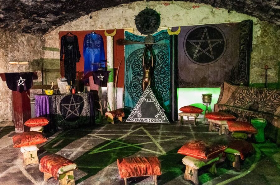 Edinburgh: Haunted Underground Vaults and Graveyard Tour - Why Greyfriars and the South Bridge Vaults hit so hard in 90 minutes