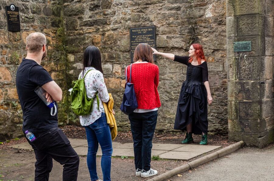 Edinburgh: Haunted Underground Vaults and Graveyard Tour - The criminals angle: Burke and Hare stories in the same walking thread