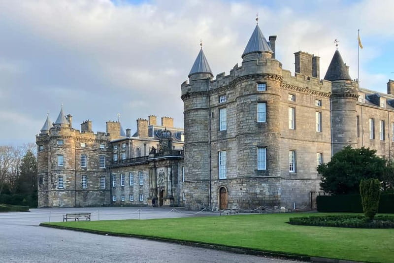 Edinburgh: Hike Arthur's Seat & Calton Hill - Holyrood Palace and Parliament: civic Scotland in your line of sight