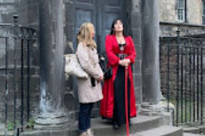 Edinburgh Historical Tour in Spanish - The 12:30 pm start at 124a High St: how the 90-minute format plays