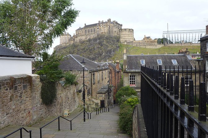 Edinburgh: History Lovers Old Town Walking Tour - Guide style, pace, and how to make the most of your questions