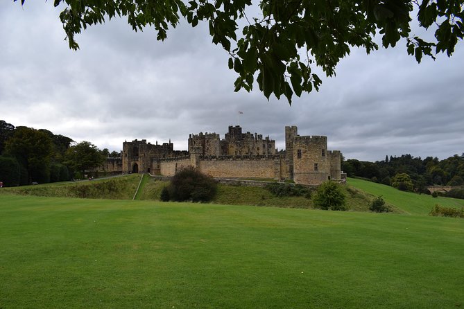 Edinburgh: Holy Island, Alnwick Castle & Kingdom of Northumbria - How to Plan Your Photos and Footsteps in Real Life