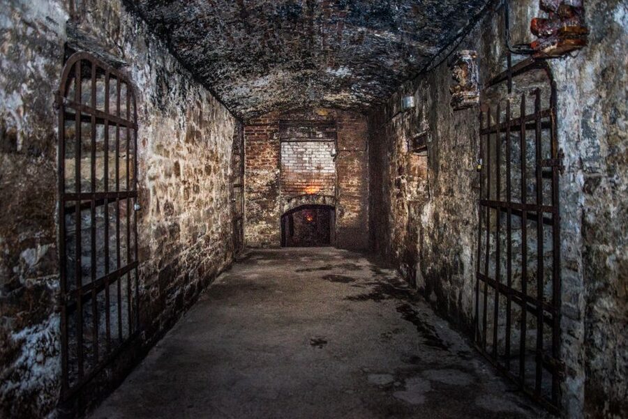 Edinburgh: Late-Night Underground Vaults Terror Tour - Above-Ground Dark Streets: What You Hear in the Wynds and Closes