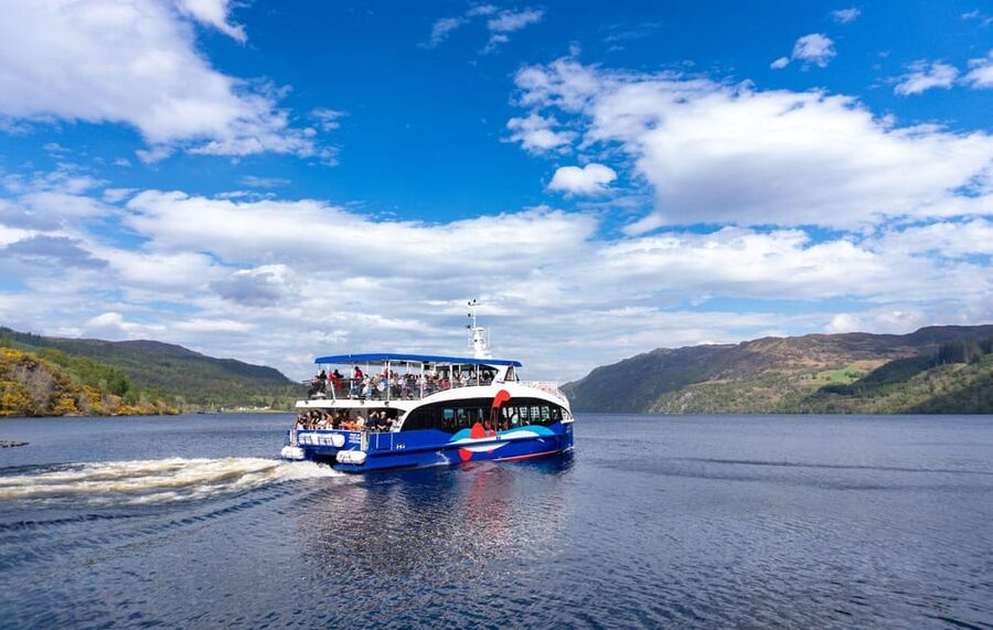 Edinburgh: Loch Ness, Glencoe, and Highlands Day Tour - The guide makes or breaks the long day