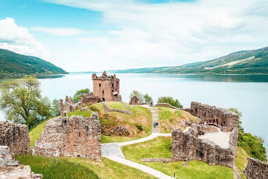 Edinburgh: Loch Ness, Glencoe & the Scottish Highlands Tour - Fort William Area Lunch and a Wee Kilt Introduction