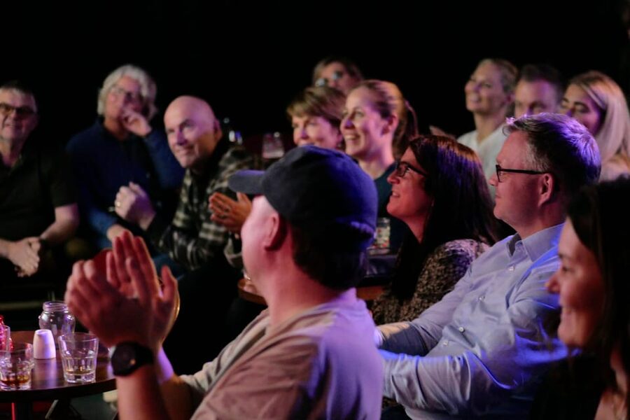 Edinburgh: Mountebank Comedy Whisky Tasting - Brahan the dog sidekick: a warm bonus with one clear catch